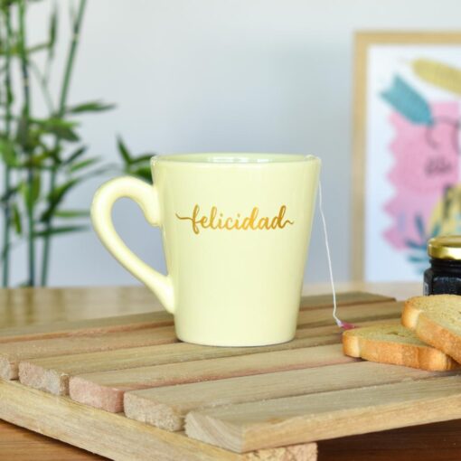 Taza pastel amarilla