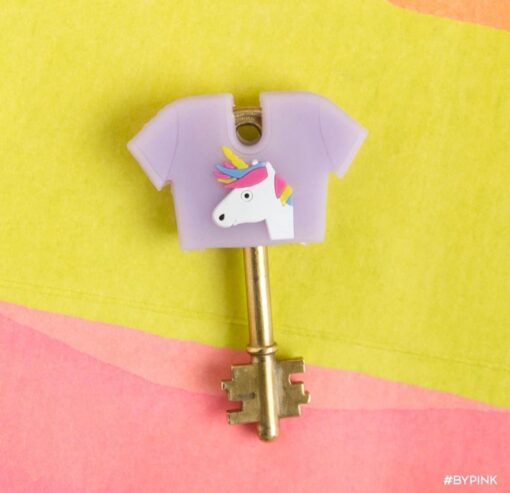 Identificador de llave camiseta unicornio lila