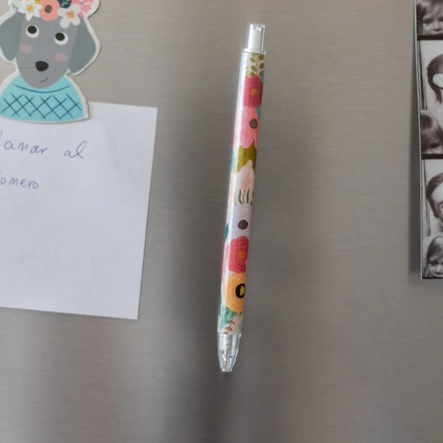 Lapicera con imán floreada rosa - Image 2