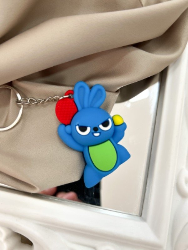 Llavero mediano PREMIUM Importado conejo (Toy Story)