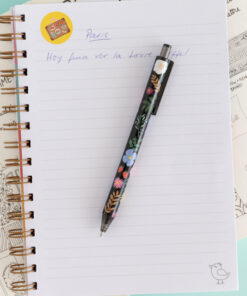 Birome retráctil flores fondo negro