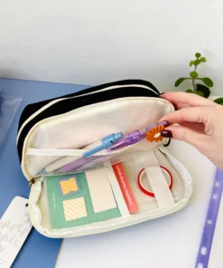 Alternative view of Cartuchera con cordón negra