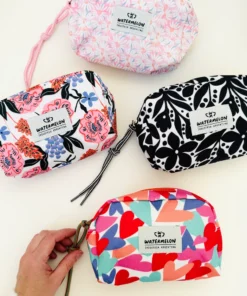 Alternative view of Necesser / Cartuchera mediana Camelias